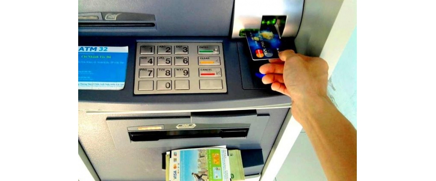 Giảm phí dịch vụ chuyển khoản, rút tiền ATM